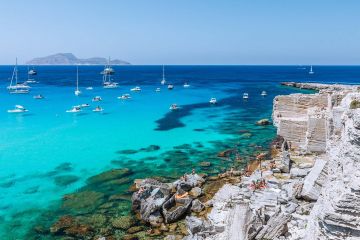 Escursioni a Favignana e Levanzo in gommone