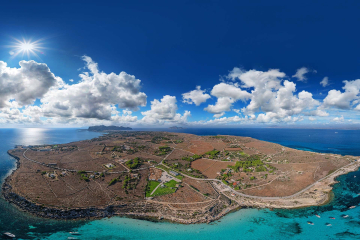 Egadi escursioni: vista aerea delle isole Favignana, Levanzo e Marettimo dal gommone Egadi Sea Life